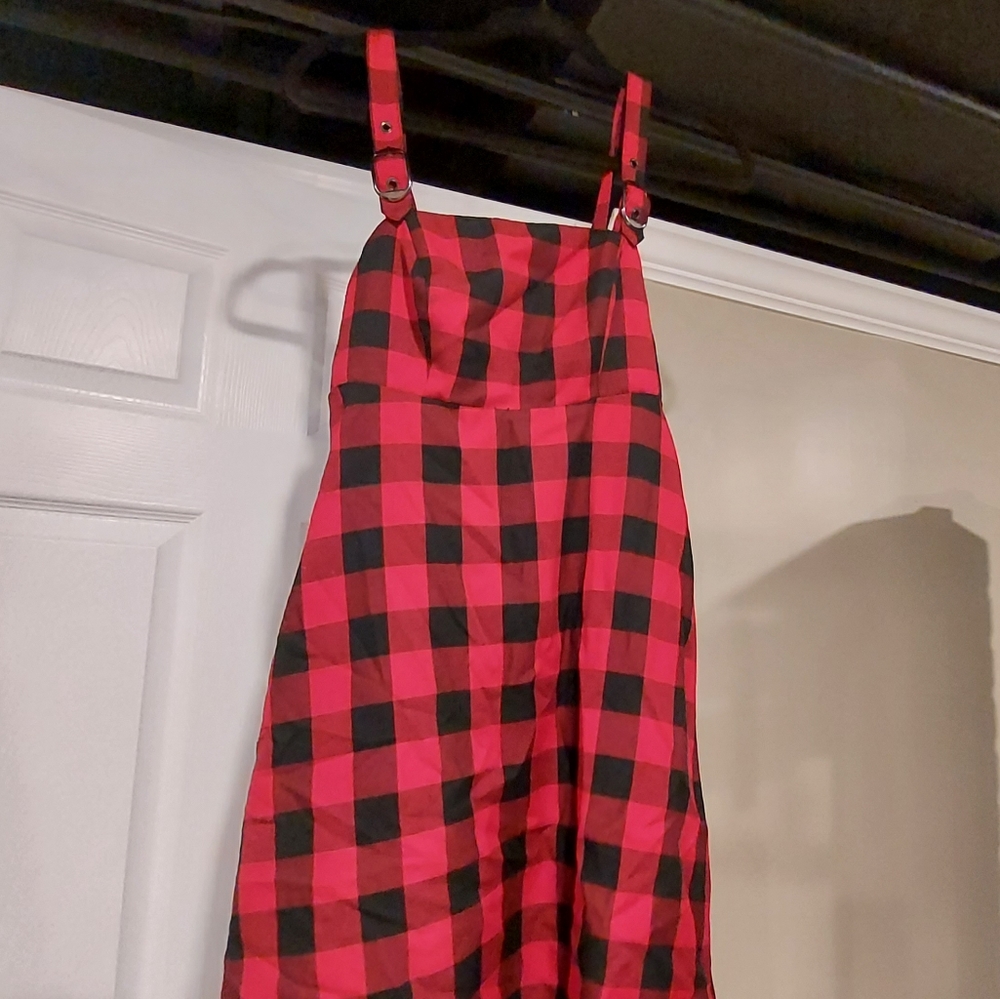 Hot Topic...Plaid short dress with pockets..
